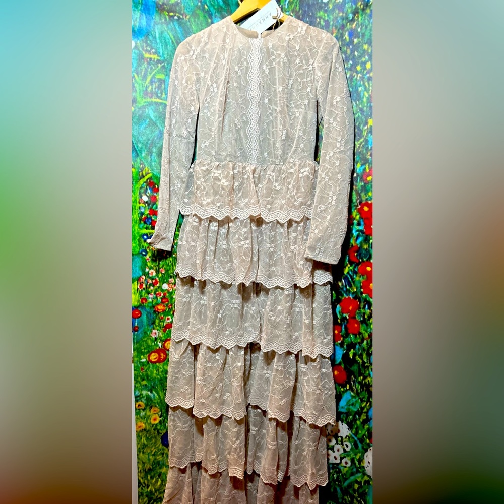 Anna HARIRI natural beautiful dress